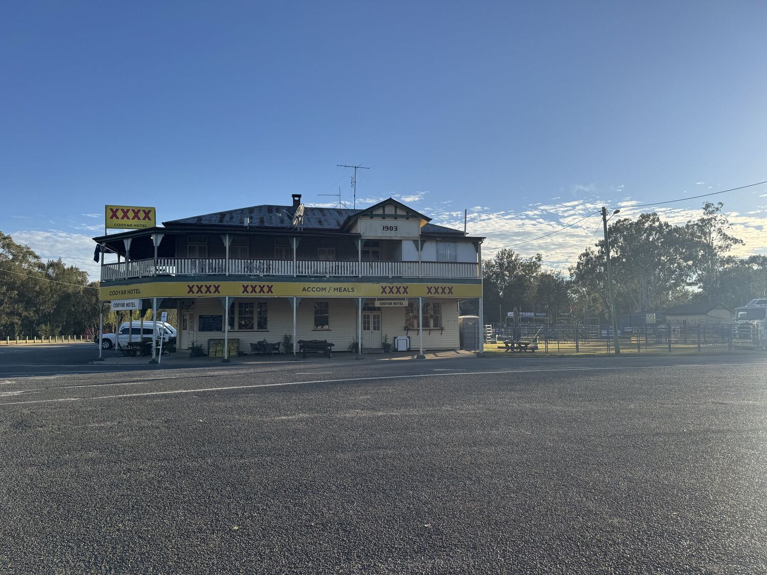 Cooyar Hotel in the afternoon