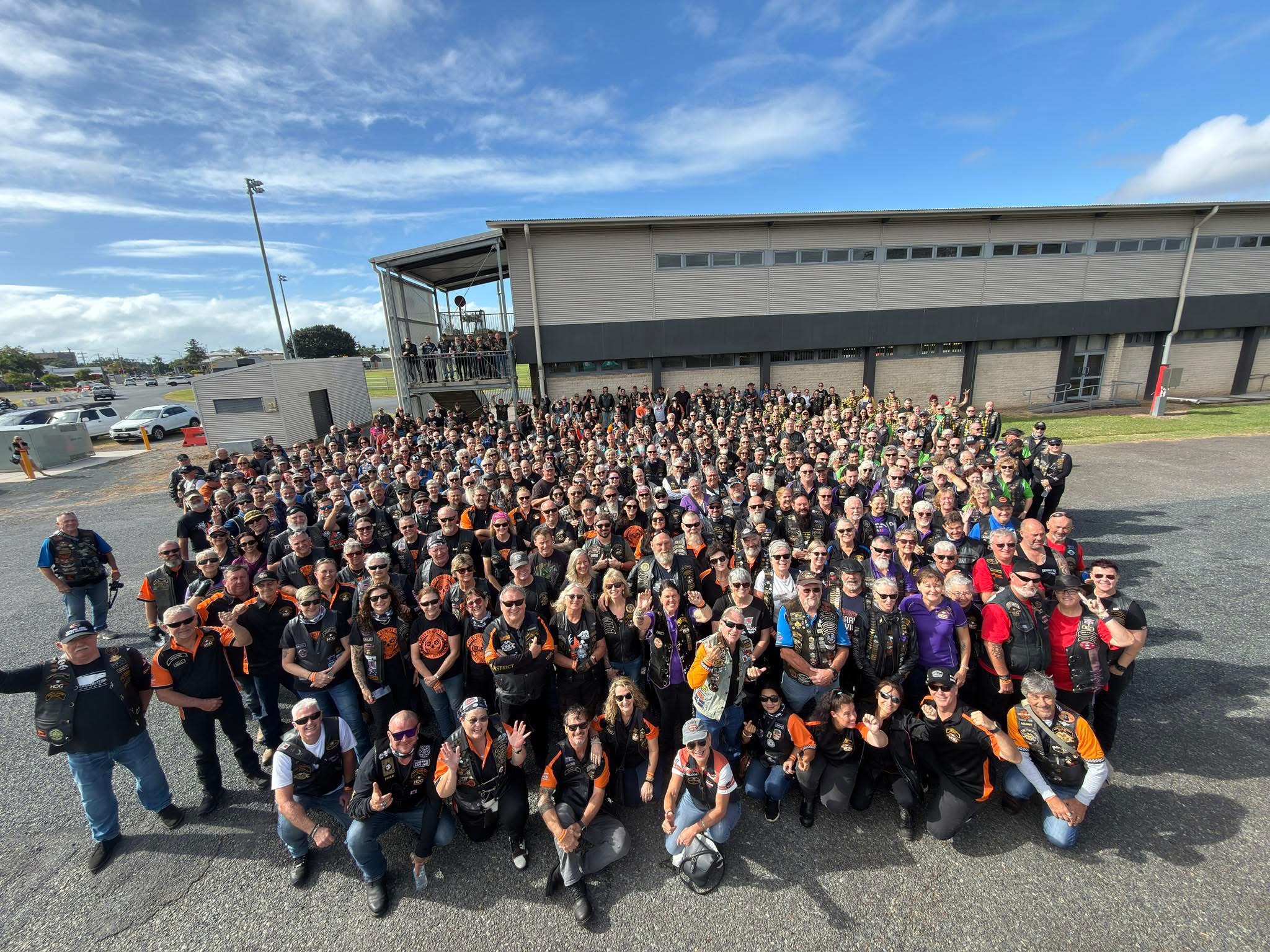 Queensland H.O.G. Rally attendees gathered for the official group photograph.